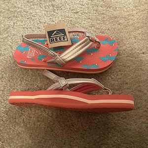 NWT Size 11/12 little kids Reef flip-flops